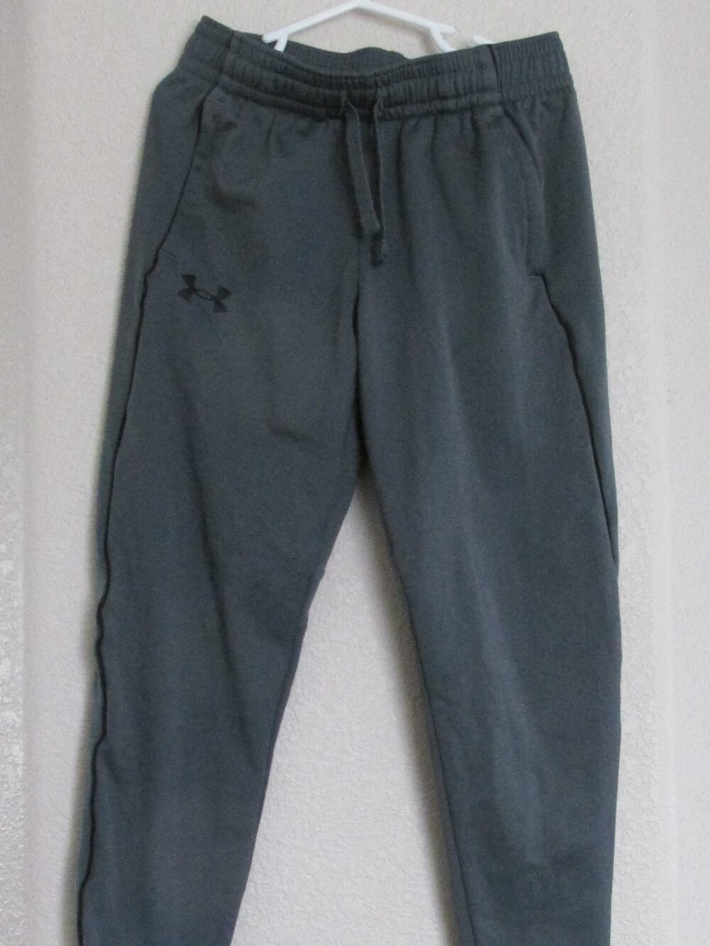Under Amour Pull On Sweatpants Youth Boys Size Small Gray Elastic Bottoms Loose